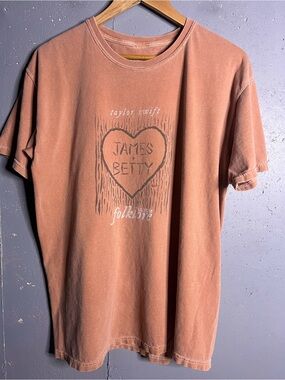 Taylor Swift James and Betty tee size Large.